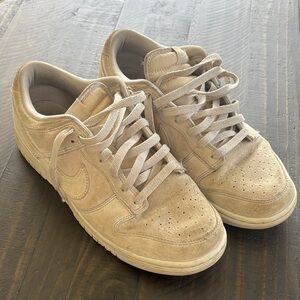 Nike Men's suede dunks. Sneakers.